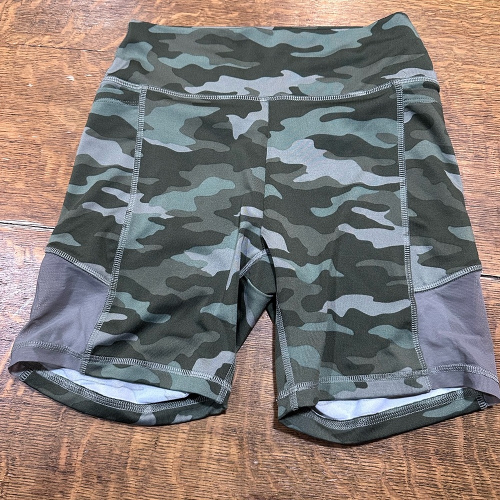 PINK Victoria's Secret camo sz‎ small Olive Green Shorts (P)